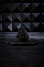 仏ブランド「ブラックパリ」“漆黒のケーキ”新作、黒モンブランや白桃のタルトがJR名古屋高島屋店で｜写真8