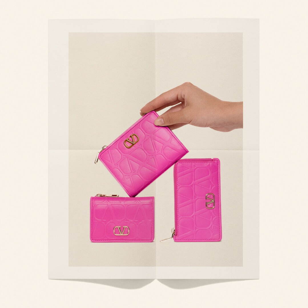 ヴァレンティノ ガラヴァーニの新作レディース財布、モノグラム柄×鮮やかピンクのトーンオントーン｜写真5