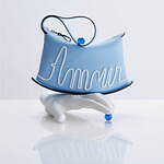 デルヴォー“ルネ・マグリット”のアート着想バッグ、りんごのレザーポーチ＆刺繍を配したハンドバッグ｜写真10