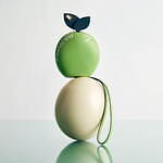 デルヴォー“ルネ・マグリット”のアート着想バッグ、りんごのレザーポーチ＆刺繍を配したハンドバッグ｜写真11