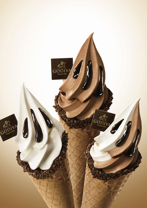 ゴディバからホワイトチョコレートバニラ、ミックスチョコレートの2種のソフトクリームが新発売｜写真1