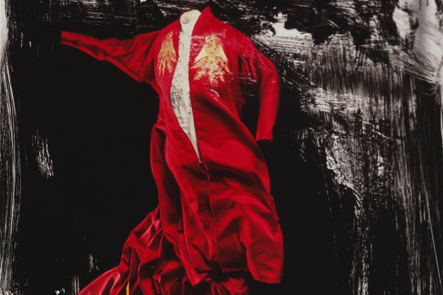 石岡瑛子の展覧会が北九州市立美術館 本館で -『ドラキュラ』ポスターなど、400点以上の作品が一堂に