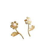 ミュベール“フラワーモチーフ”のイヤリング＆ネックレス、パール×ゴールドのアクセサリー｜写真1