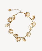 ミュベール“フラワーモチーフ”のイヤリング＆ネックレス、パール×ゴールドのアクセサリー｜写真2