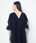 ミュベールの2023年秋冬ワンピース、チュールを重ねたベロアドレス＆シャツワンピース｜写真7