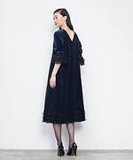 ミュベールの2023年秋冬ワンピース、チュールを重ねたベロアドレス＆シャツワンピース｜写真6