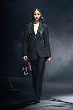 タナカダイスケ23年秋冬ビジューが煌めくドレス＆月モチーフのバッグなど、伊勢丹新宿店の限定ストアに｜写真16