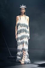 タナカダイスケ23年秋冬ビジューが煌めくドレス＆月モチーフのバッグなど、伊勢丹新宿店の限定ストアに｜写真11