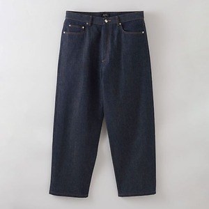 A.P.C.“デニム地”のテーパード型メンズパンツ＆ロングスカート、スティーブン アラン別注で｜写真1