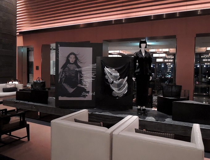 ヨウジヤマモトの新アクセサリーブランド「ディスコード」、マンダリン オリエンタル 東京の最上階に展示 | 写真