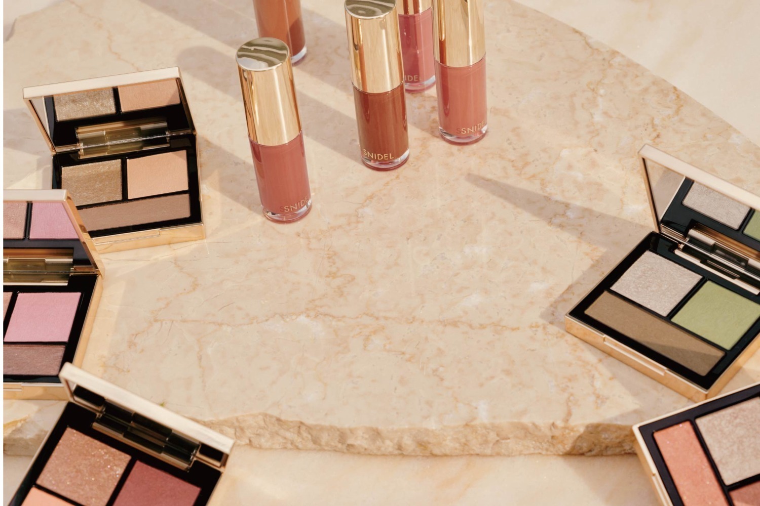 スナイデル ビューティ23年秋コスメ、“透き通る瞳が叶う”3色アイパレ＆マット質感リキッドリップ