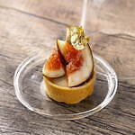 “魔女のほうき”にのった肉アフタヌーンティーがヒルトン東京で、とろけるポークリブやビーフサーロイン｜写真9