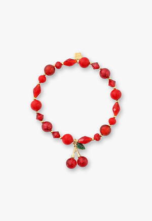 アナ スイ新作“チェリー”モチーフのジュエリー、揺れる蝶や葉を飾ったネックレスやリング|写真9