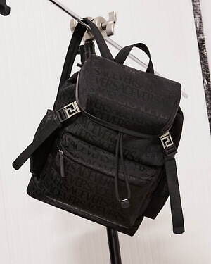 ヴェルサーチェ(VERSACE) ネオ ナイロン|写真2