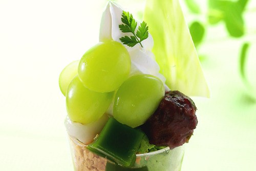 京都・伊藤久右衛門の夏限定スイーツ、たっぷりシャインマスカット×宇治抹茶ゼリーのパフェ