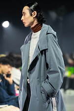 イレニサの新作、身頃を切り替えたラペルレスジャケット＆人工スエードのダブルジャケット｜写真23