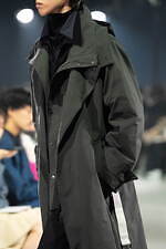 イレニサの新作、身頃を切り替えたラペルレスジャケット＆人工スエードのダブルジャケット｜写真25