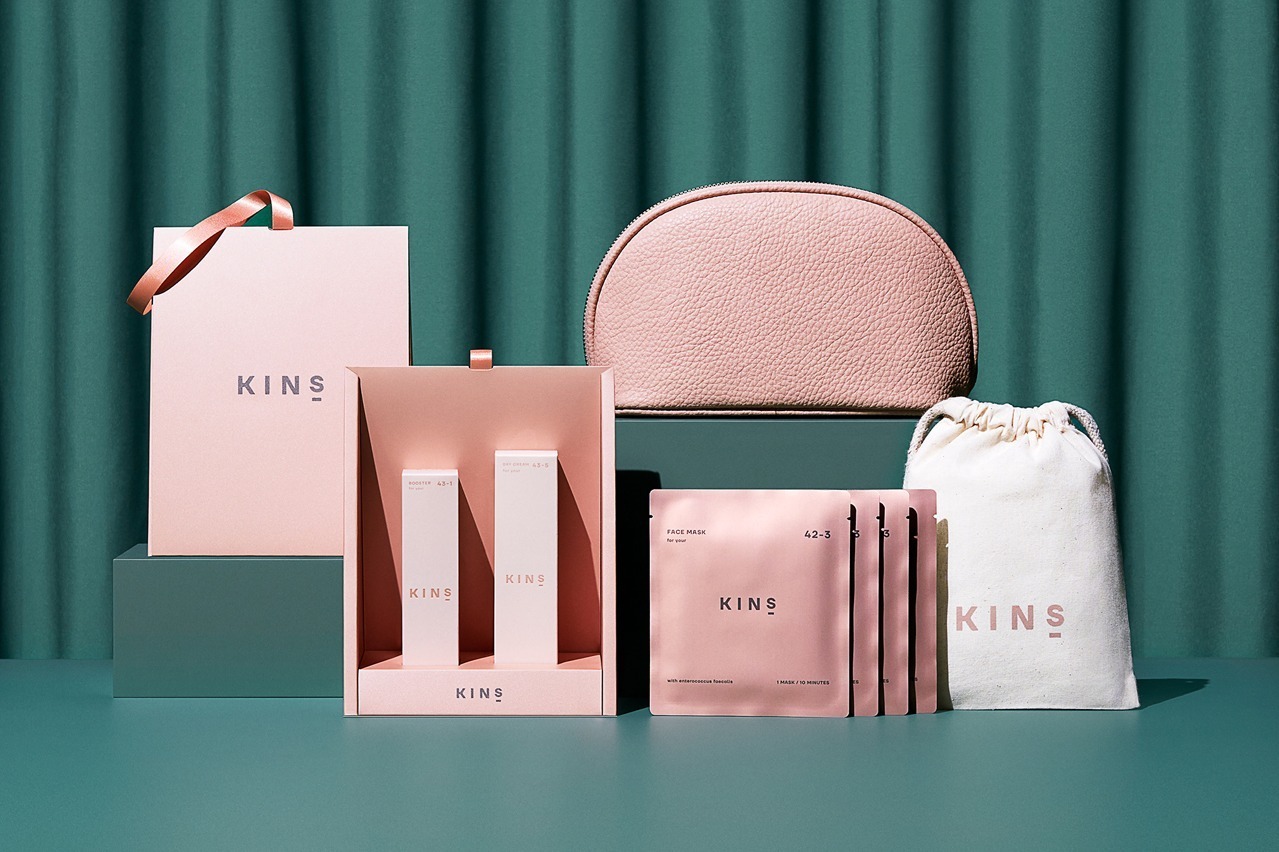 乳液｜KINS23年クリスマスコフレ、“美肌菌スキンケア”人気5アイテムで潤いに満ちたふかふか肌へ