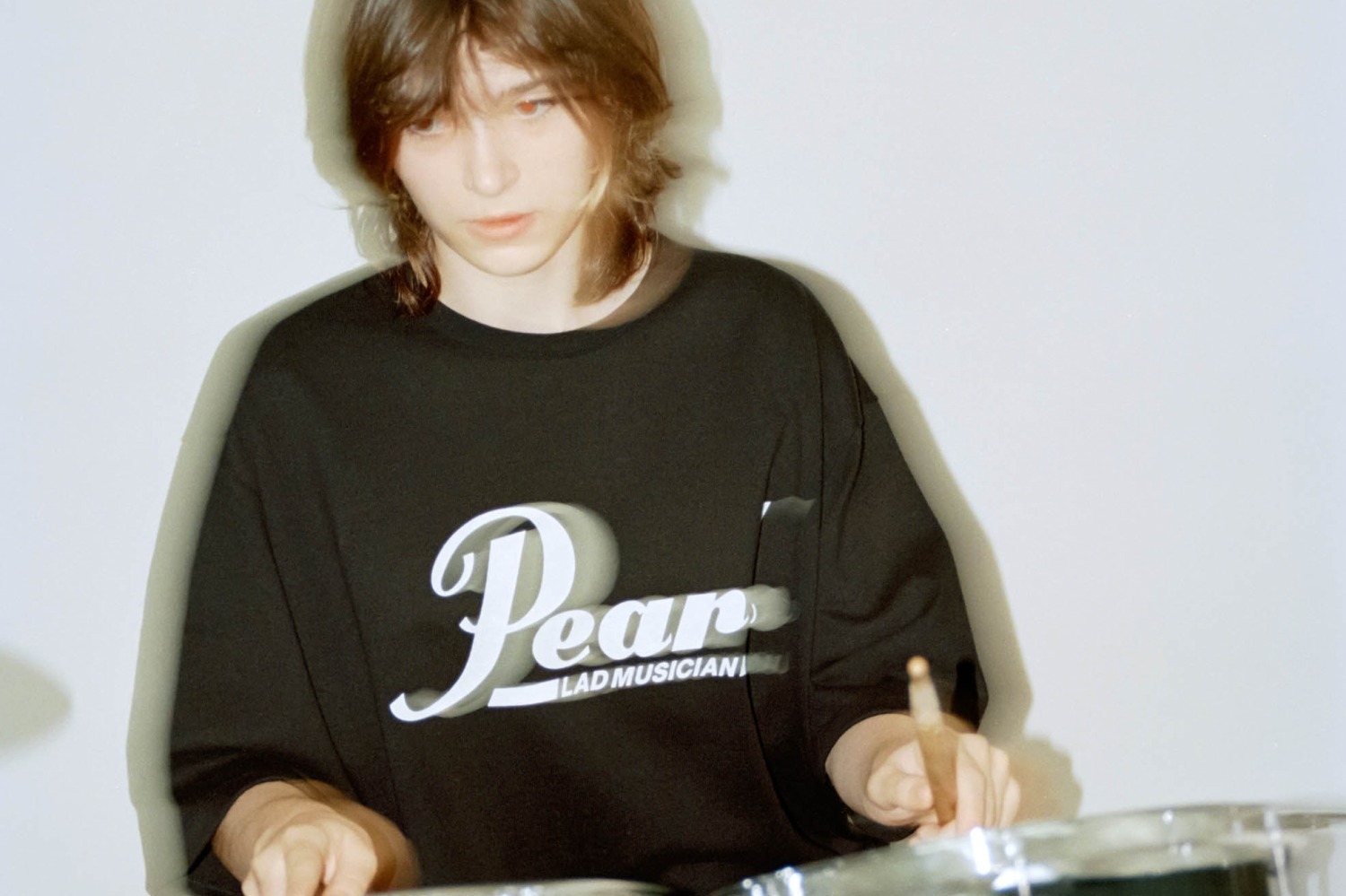 ラッド ミュージシャン×楽器メーカー「パール」“ドラム”プリントTシャツやロゴキャップなど