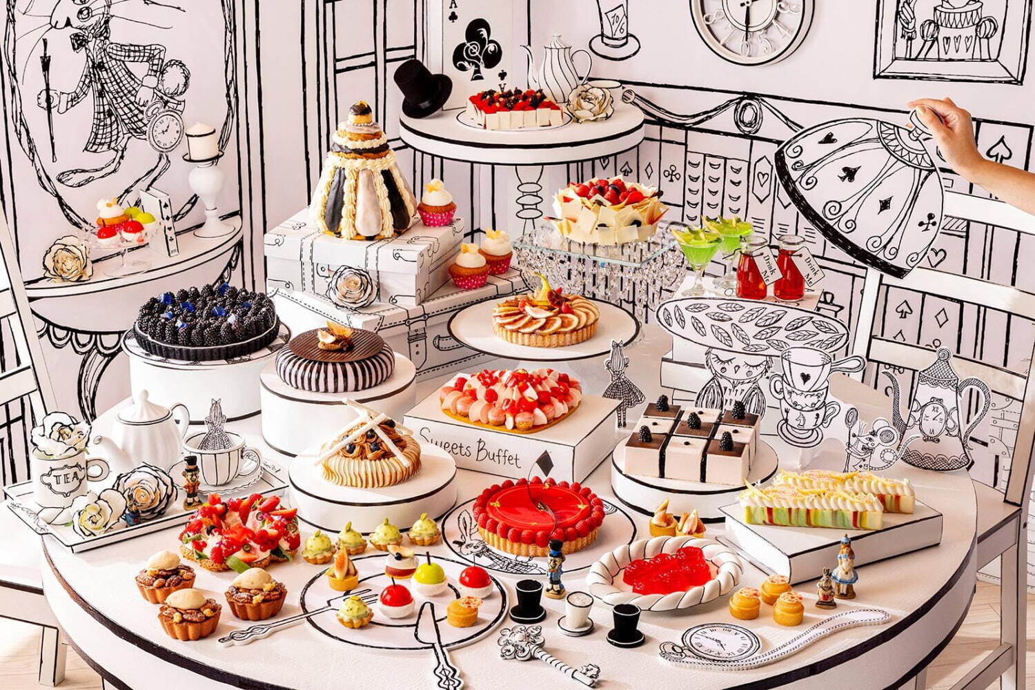 不思議の国のアリス｜ヒルトン東京のスイーツビュッフェ「絵本の国のアリス」秋の味覚と楽しむ摩訶不思議な世界