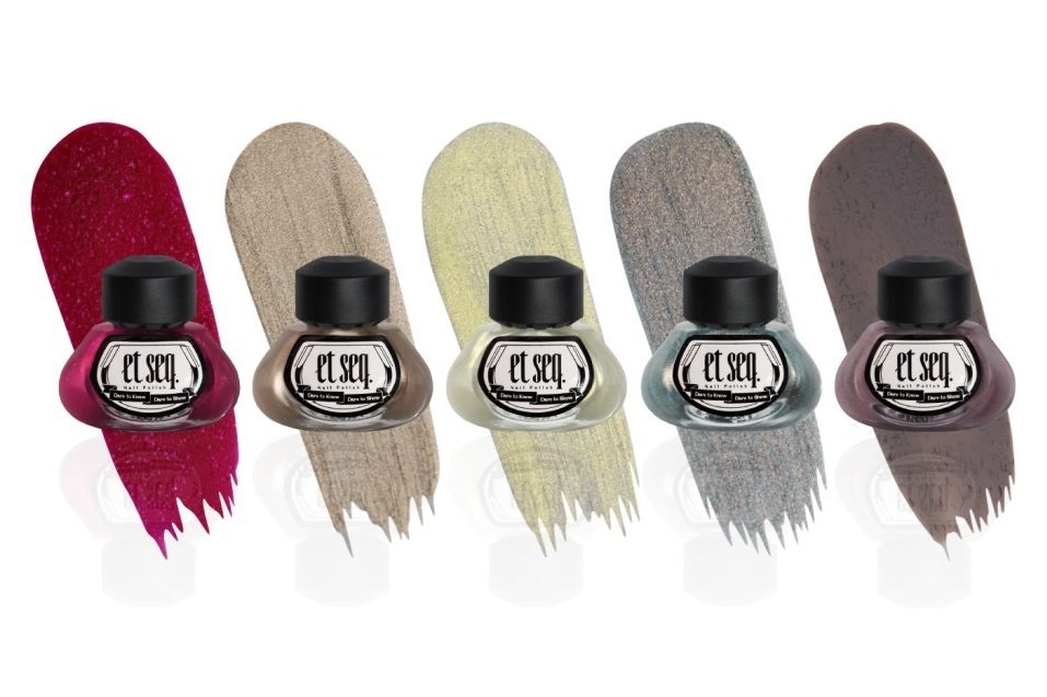 「羽根ペンネイルポリッシュ」京極夏彦「百鬼夜行」