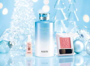 アクセーヌ23年クリスマスコフレは人気化粧水の“現品入り”、限定チーク＆日焼け止めベースも｜写真1