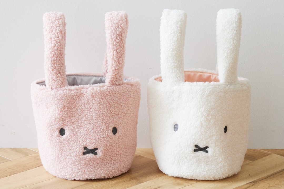 GREEN｜ミッフィー“うさ耳が伸びる”ボアバッグ＆ふわふわスマホショルダー、グリーン パークスとコラボ