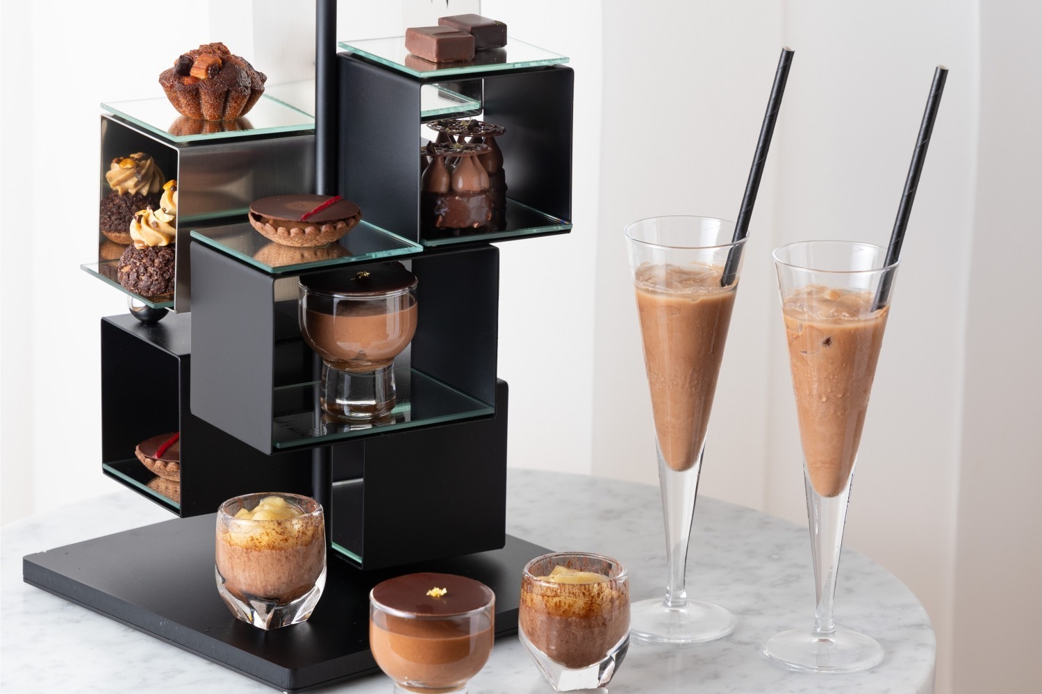 W大阪「ル・ショコラ・アラン・デュカス アフタヌーンティー」チョコムース＆柚子ショコラケーキ