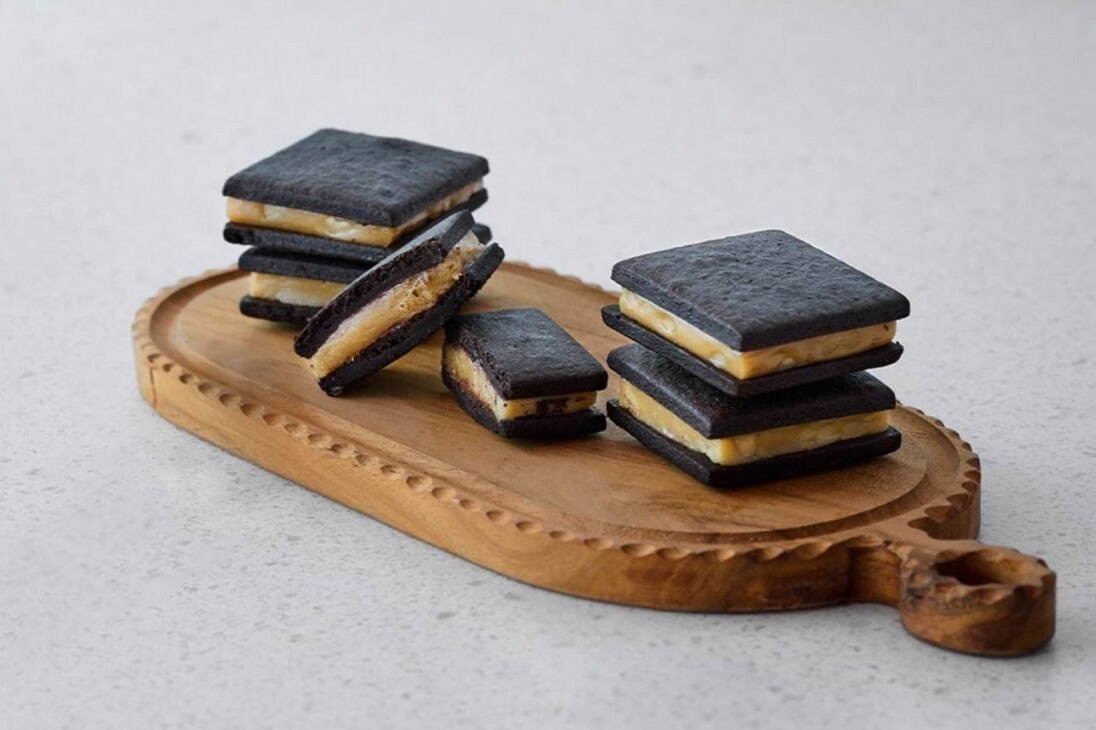 「ケンズカフェ東京」新作スイーツ、クルミ入りキャラメルサンド＆ふわとろカスタードクリームのエクレア