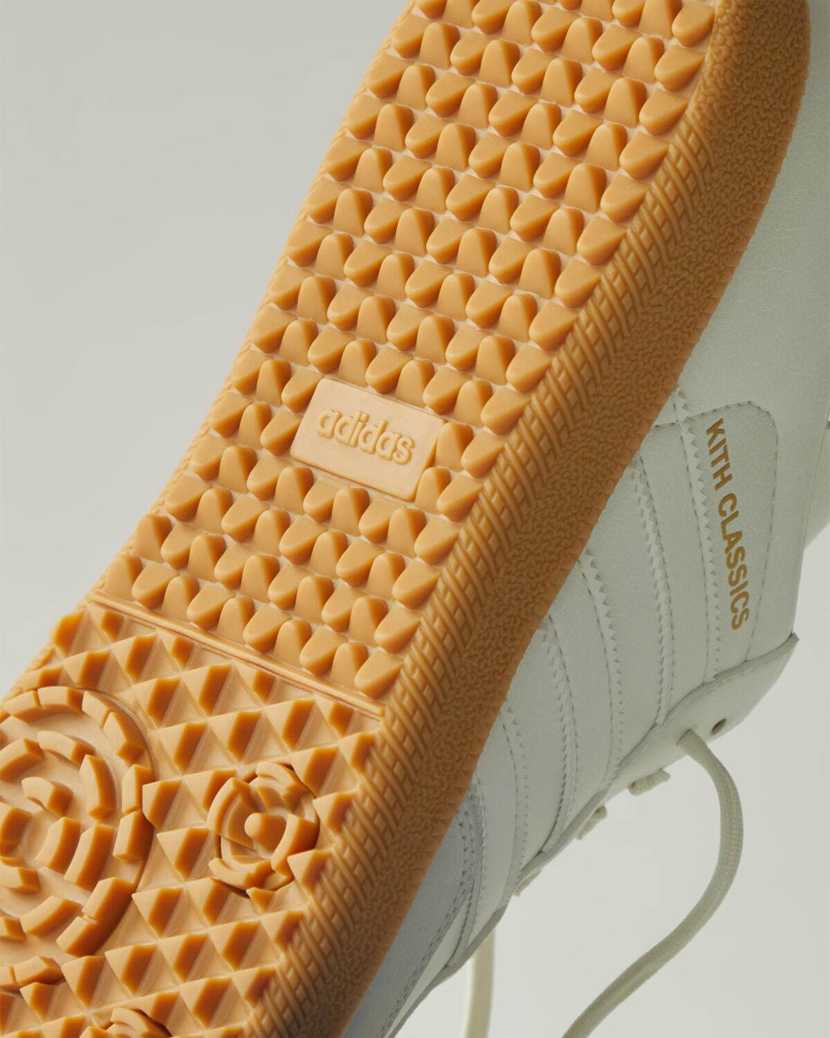 KITH×アディダス オリジナルス「サンバ ゴルフ」“ホワイトレザー