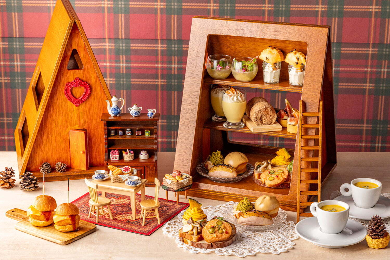 ぶどう｜ヒルトン東京“パン尽くし”の秋アフタヌーンティー、紫芋の“スイートポテト”パンや無花果のタルト