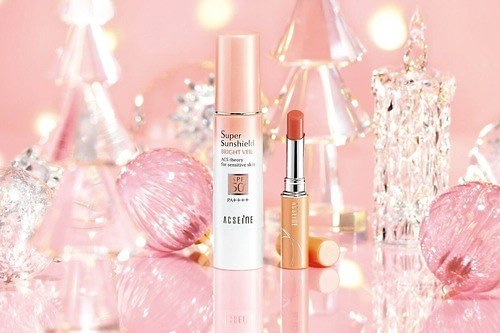 アクセーヌ23年クリスマスコフレ第2弾、“最強UVカット”の日焼け止めベース現品＆リップのセット