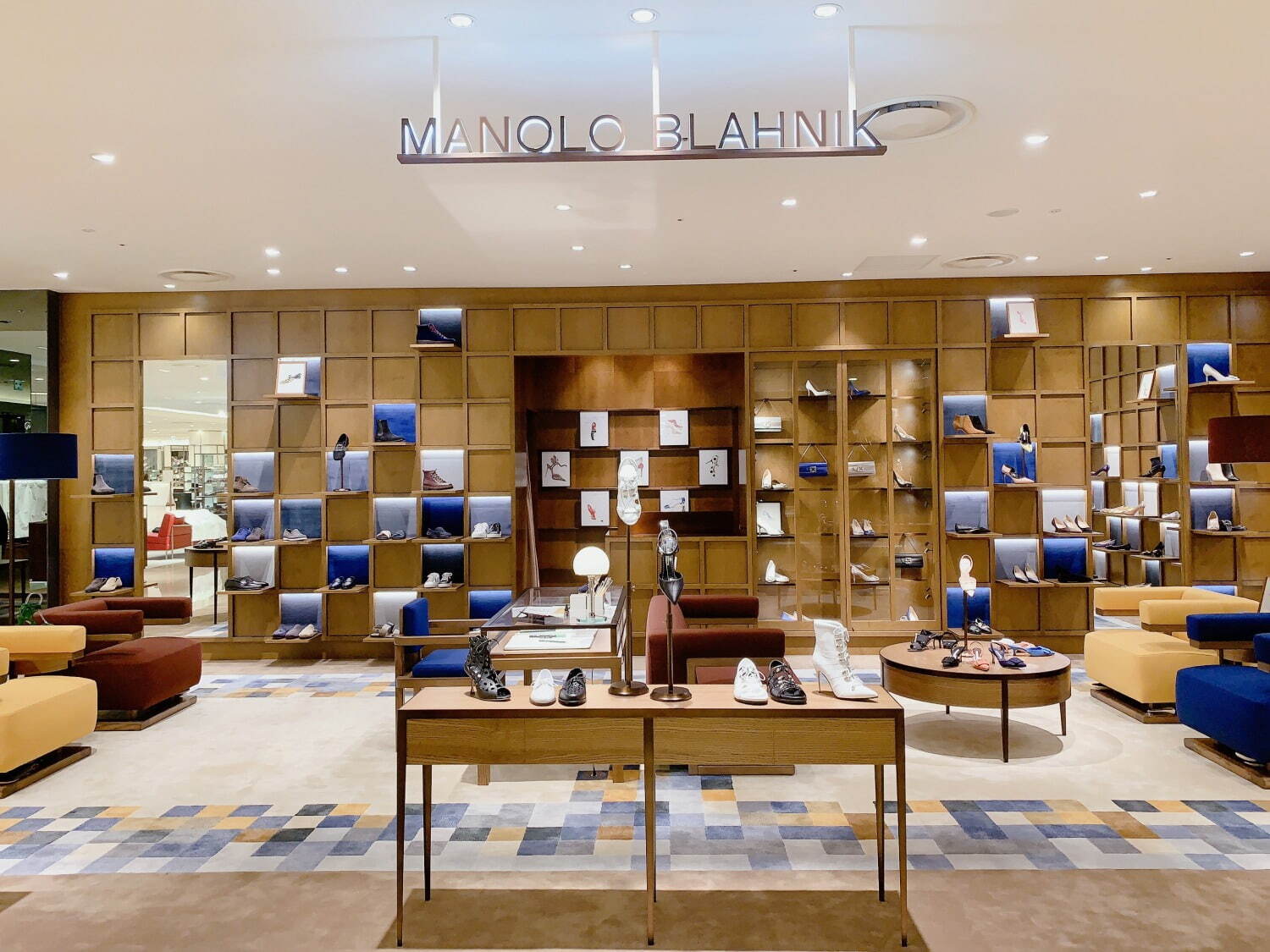 マノロ ブラニク(Manolo Blahnik) メイセール｜写真4