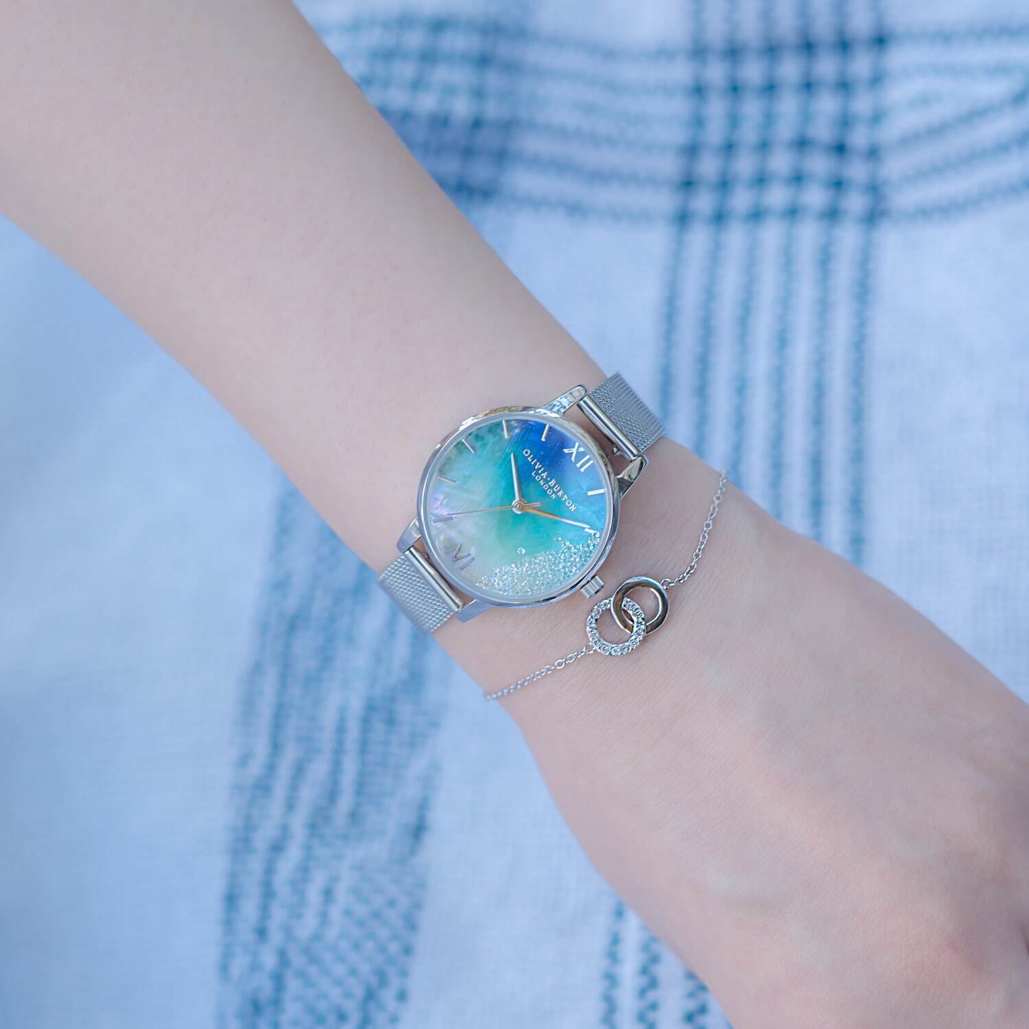 オリビア・バートン新作腕時計 - 神秘的な海中イメージ、クリスタルが揺れ動くグラデ文字盤｜写真7