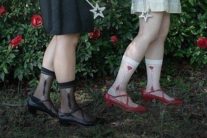 キワンダの2023年秋冬レッグウェア、バラが咲くショートソックス＆リボン柄タイツなど