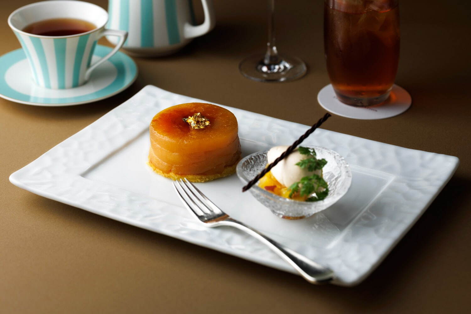 「ブリュレタタン ヴァニラアイスクリーム添え」
提供期間：11月1日(水)〜12月15日(金)
価格：デザート単品 2,800円、コーヒーまたは紅茶とのセット 4,300円