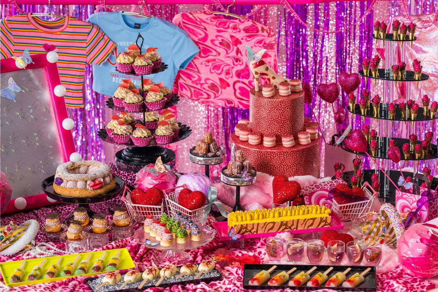 Y2K｜ヒルトン福岡シーホーク“Y2Kファッション”着想のハロウィンスイーツビュッフェ、ヒョウ柄マカロンなど