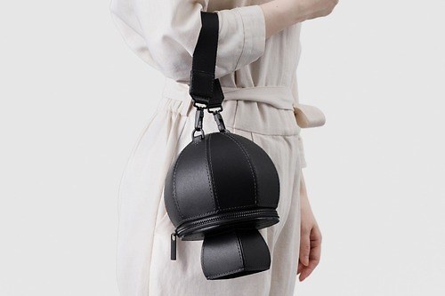 土屋鞄、キノコ由来のレザー風素材を使った“キノコ型”ハンドバッグ - 柄は隠しポケットに