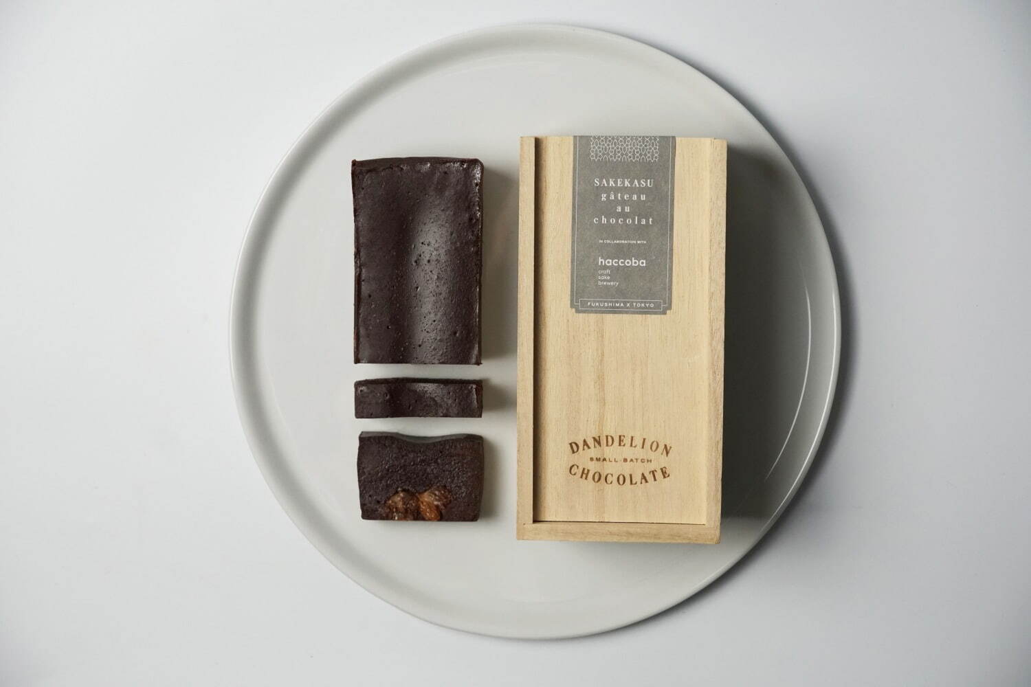 ダンデライオン・チョコレート(Dandelion Chocolate) 酒粕ガトーショコラ｜写真2