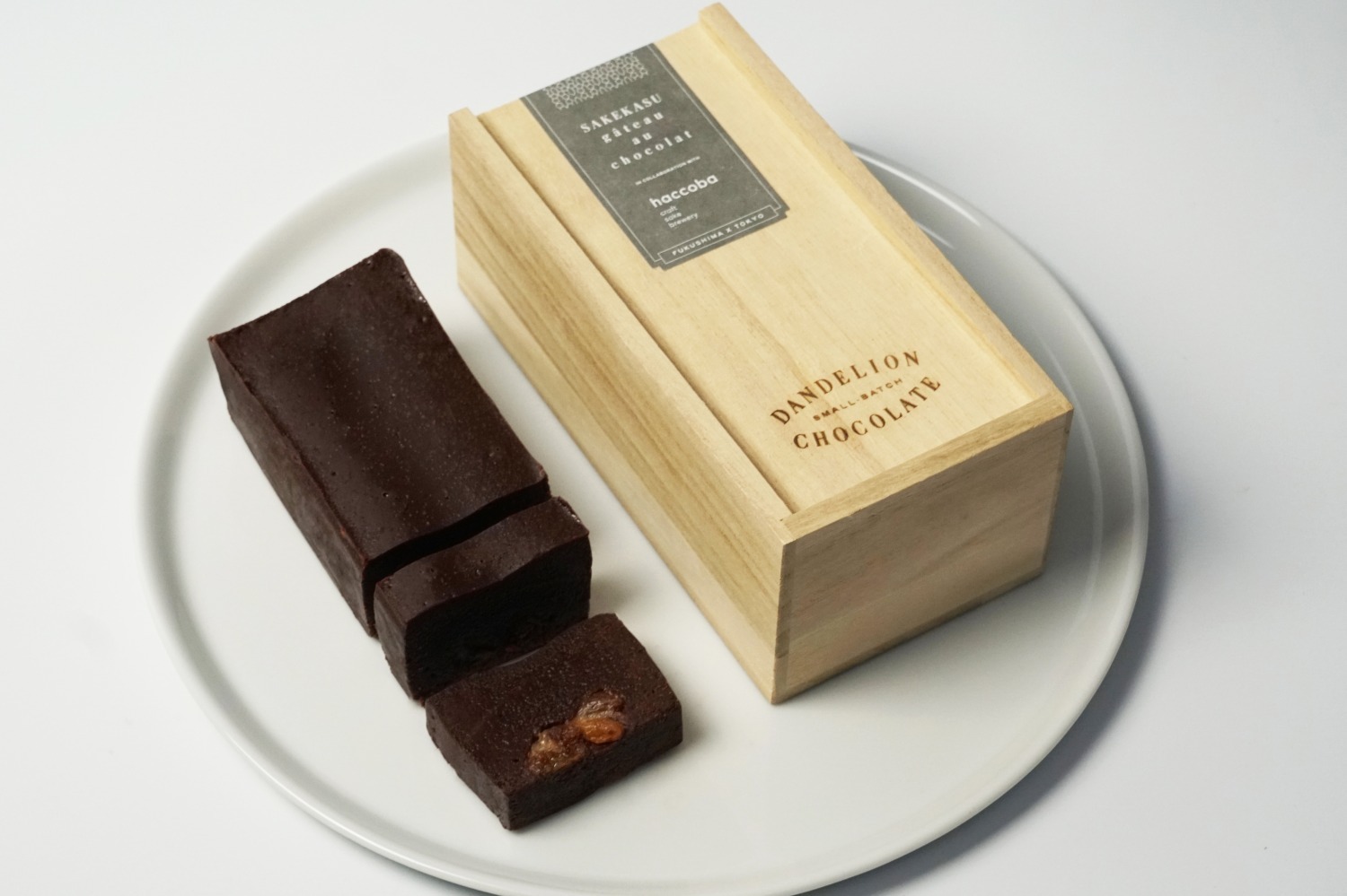 ダンデライオン・チョコレート ファクトリー&カフェ蔵前「酒粕ガトーショコラ」