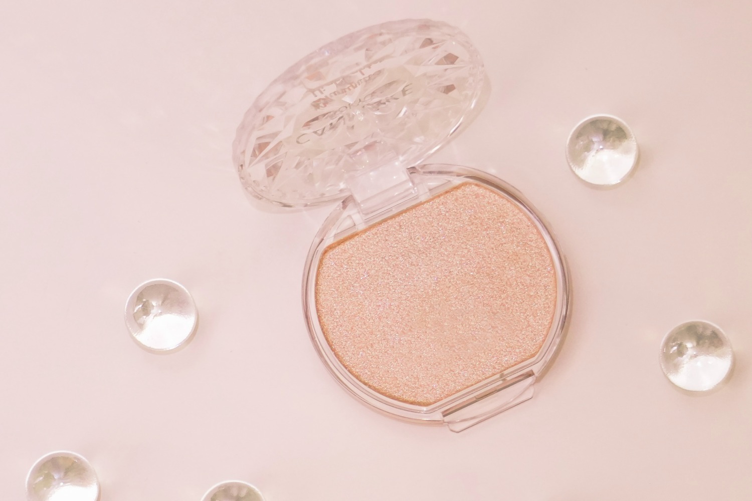 キャンメイク23年秋コスメ、人気“むにゅっとハイライター”に新色ツヤベージュ＆花を纏うマスカラ下地