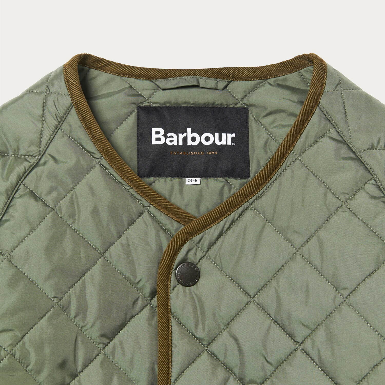 バブアーのキルティングジャケット“ノーカラー”のミドル丈
