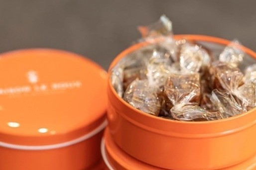 アンリ・ルルー「メゾン・ルルー」に改称＆日本再上陸、神戸三宮にキャラメルなど揃うティーサロン併設店