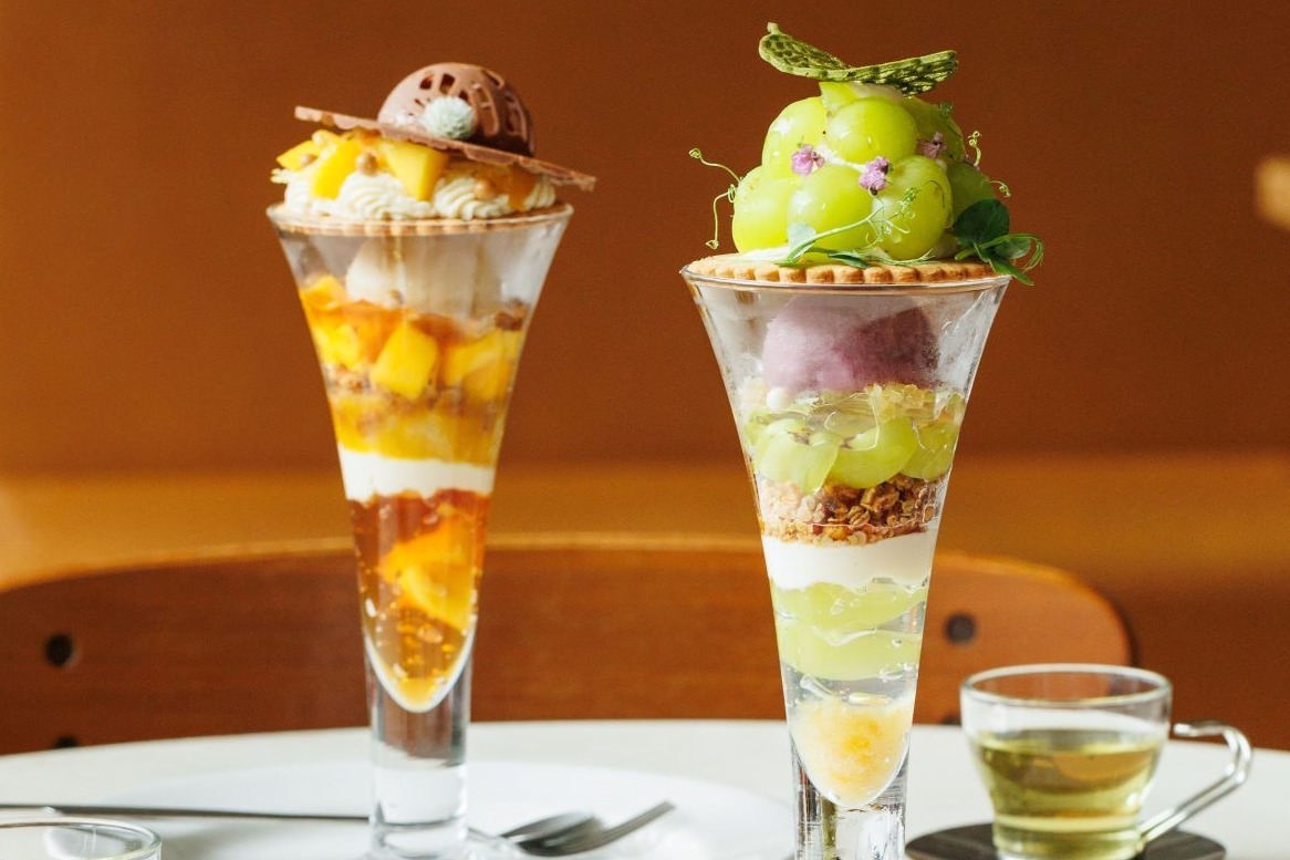サロン ベイクアンドティーの夏限定パフェ、旬のシャインマスカット×カモミールの爽やかな味わい