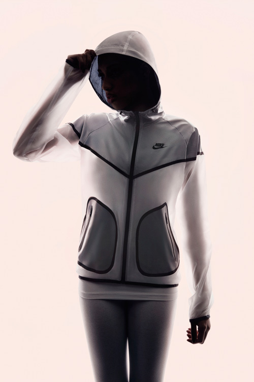 ナイキ スポーツウェアからスタイリッシュで機能的なウィンドライナーやポンチョが登場｜写真14