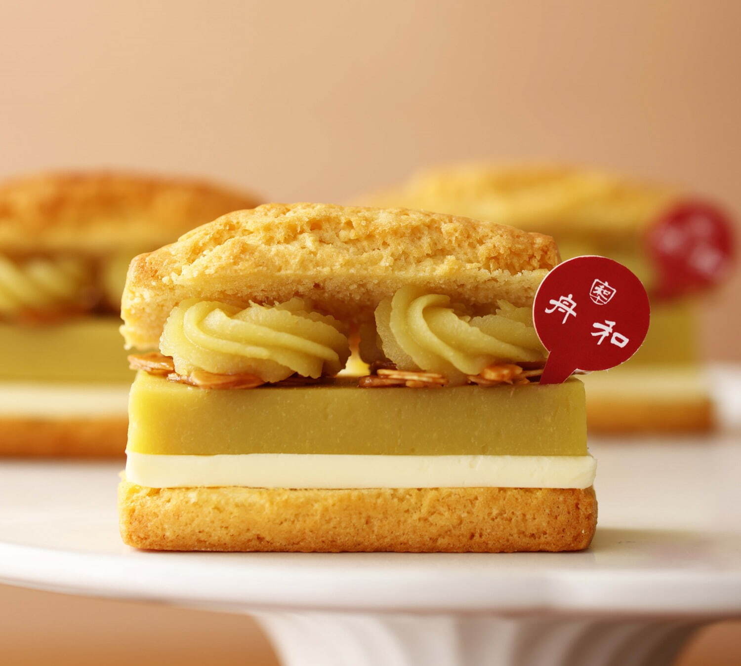 「『舟和』の芋ようかんと発酵バターのスコーンサンド」490円