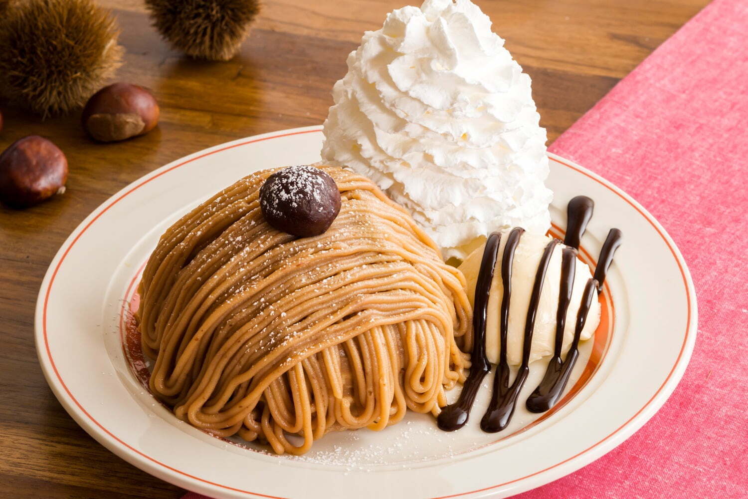 エッグスンシングスの秋限定「モンブランパンケーキ」“紅茶香る”ふわふわ生地×濃厚マロンクリーム