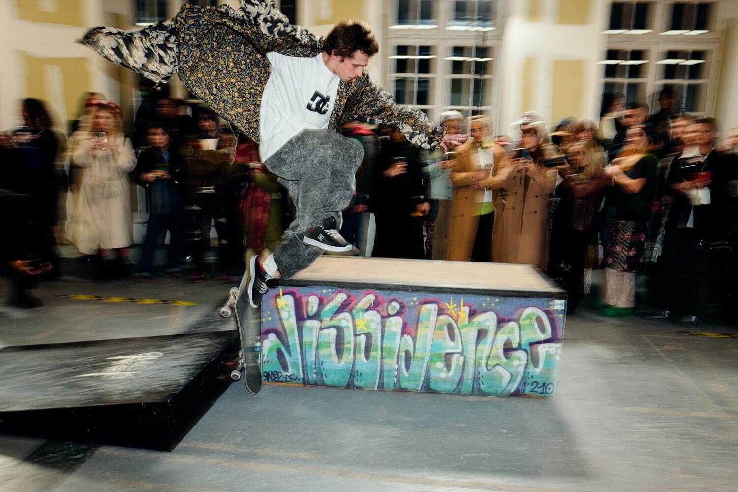 キディルの新作、“布パッチ＆漢字プリント”入り1点物ミリタリーシャツ - 伊勢丹新宿店で｜写真2