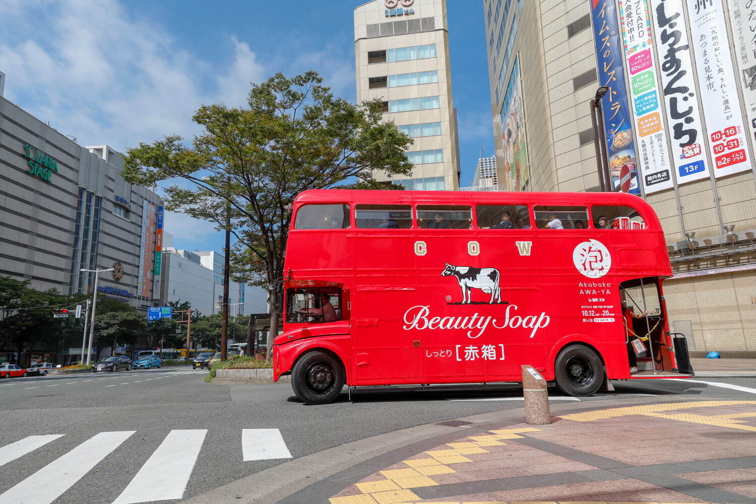 泡を楽しむ「赤箱 AWA-YA」横浜赤レンガ倉庫で、牛乳石鹸“赤箱”デザインのグッズ販売など｜写真9