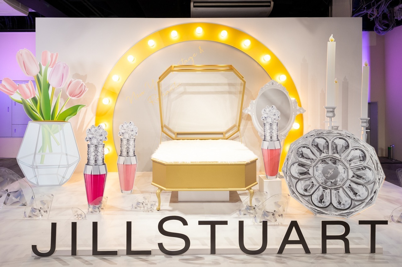 ジルスチュアートの原宿限定イベント、“フォトスタジオ風”セットで写真撮影＆ミニコスメをゲット！